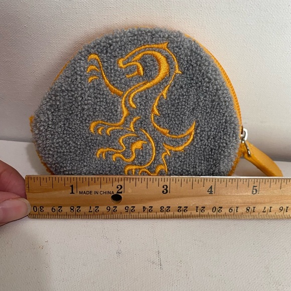 Universal Studios Harry Potter Hufflepuff Chenille Coin Purse Yellow & Grey EUC - Picture 4 of 6